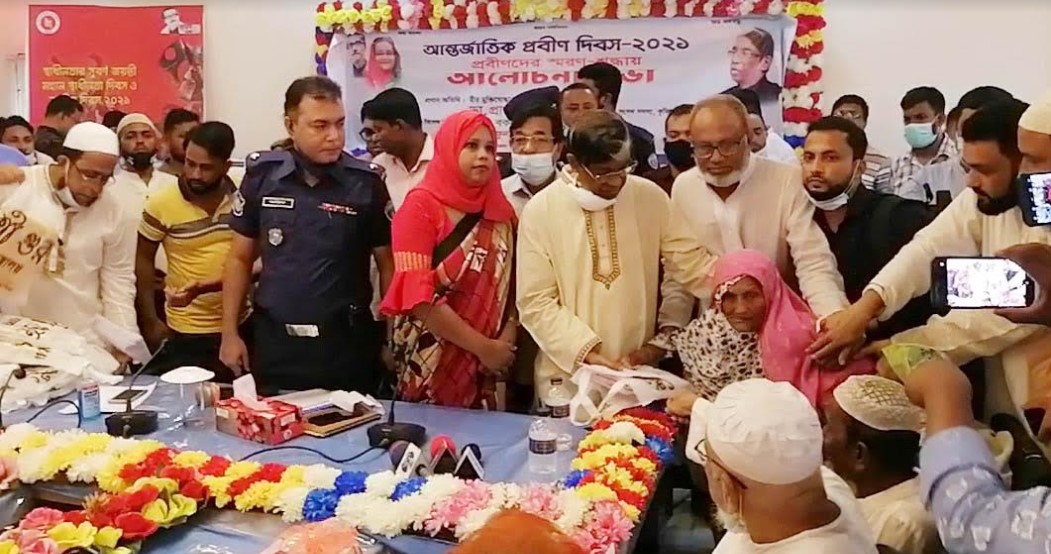 চান্দিনায় প্রবীণদের মাঝে নগদ অর্থ ও বস্ত্র বিতরণ