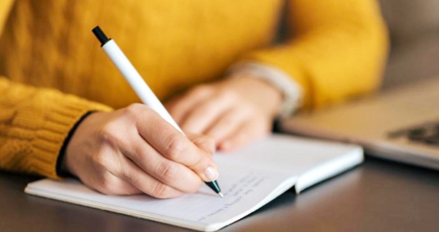 ‘টাকার বিনিময়ে রচনা’ ব্যবসা নিষিদ্ধ করছে ইংল্যান্ড