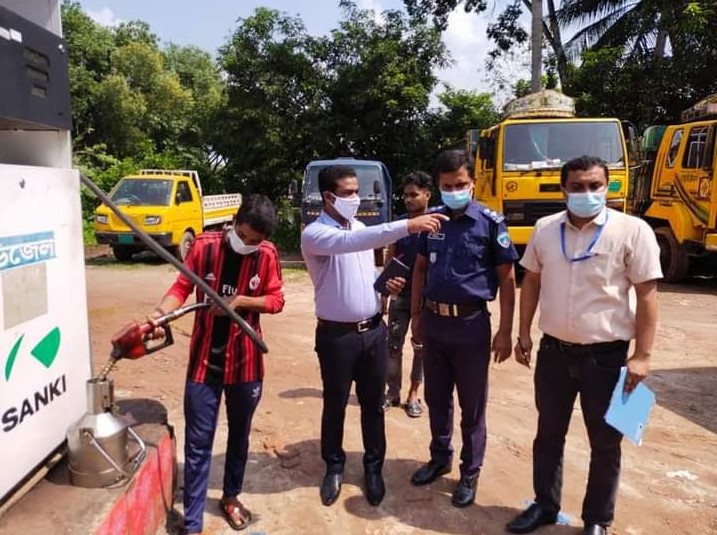 শাহরাস্তিতে পরিমাপে কম দেয়া ৩টি ব্যবসা প্রতিষ্ঠানকে মোবাইল কোর্টে অর্থ জরিমানা