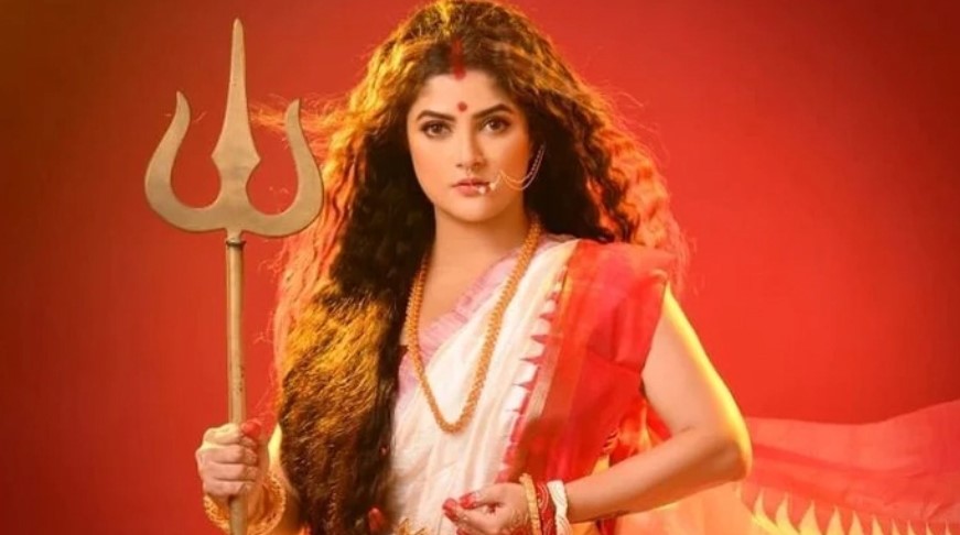 মহামায়া সাজে ছবি পোস্ট করে কটাক্ষের শিকার শ্রাবন্তী