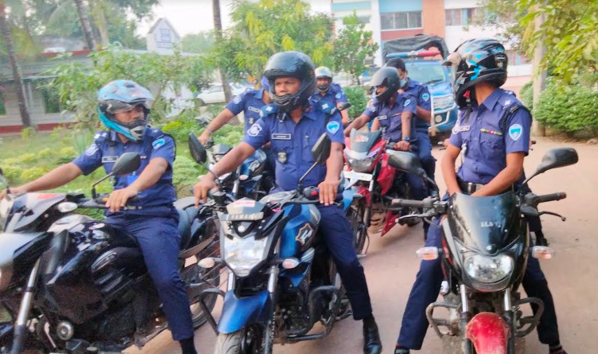 বুড়িচংয়ে হিন্দু ধর্মালম্বীদের দুর্গাপূজায় শান্তি শৃংখলা বজায় রাখতে পুলিশের মোটর শোভাযাত্রা অনুষ্ঠিত