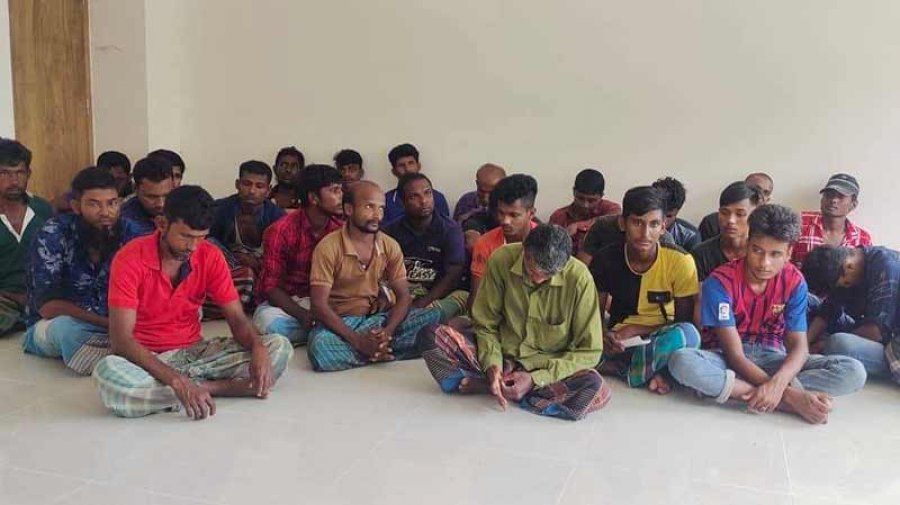 নিষেধাজ্ঞা অমান্য করে ইলিশ ধরায় ২৮ জেলেকে কারাদণ্ড