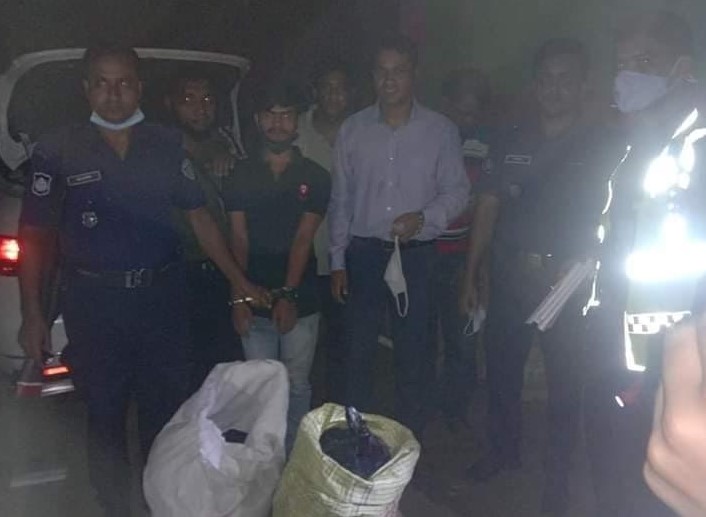 ব্রাহ্মণপাড়ায় ইউএনওর বিশেষ অভিযানে প্রাইভেটকারসহ ৪৮৯ বোতল ফেনসিডিল উদ্ধার, চালক গ্রেফতার