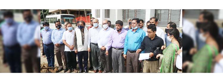 কুমিল্লায় মণ্ডপ পরিদর্শনে ঢাবি শিক্ষক সমিতি