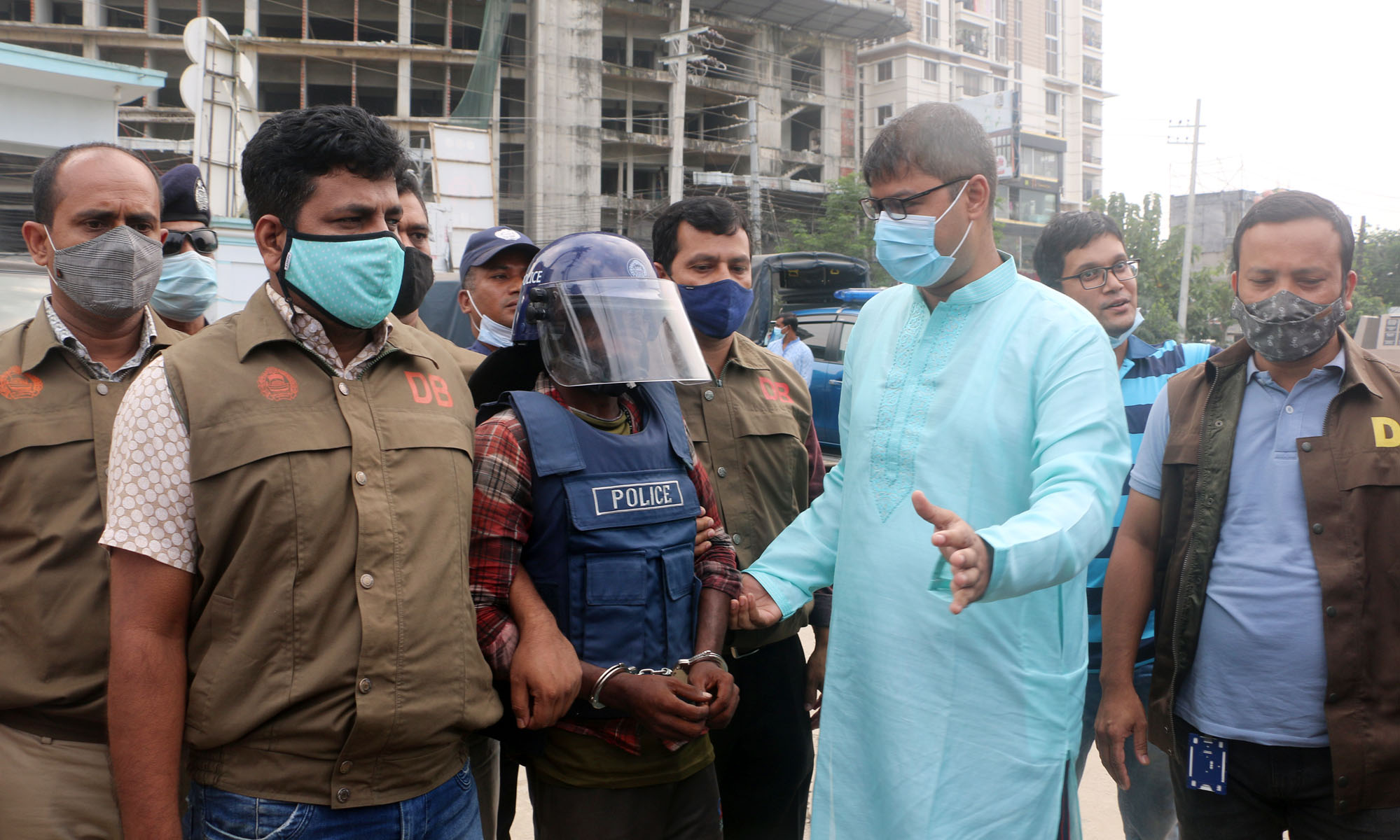 পূজামণ্ডপে কোরআন রাখা ইকবালকে কক্সবাজার থেকে কুমিল্লায় এনেছে পুলিশ