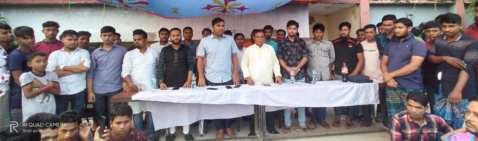 মনোহরগঞ্জে লক্ষণপুর প্রিমিয়ারলীগ ফুটবল টুর্ণামেন্টের উদ্বোধন 