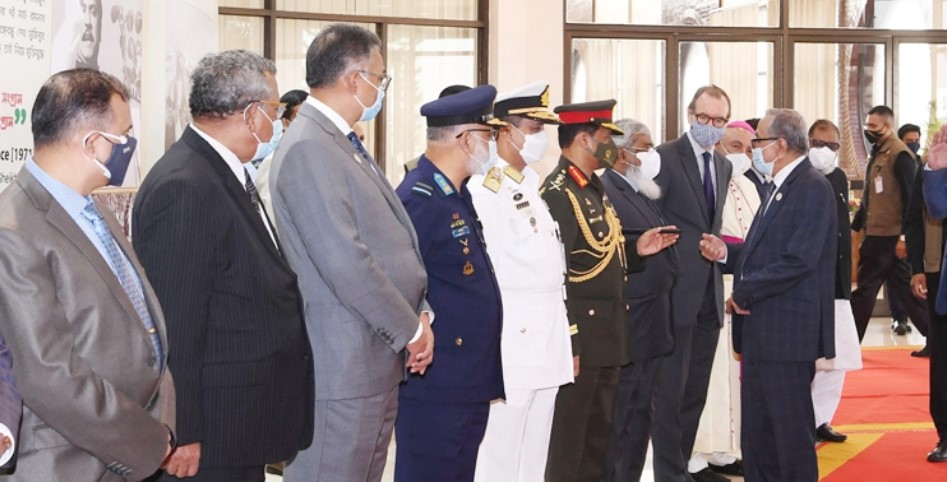 দেশে ফিরলেন রাষ্ট্রপতি