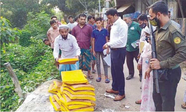 ব্রাহ্মণপাড়ায় দুটি বেকারিতে মোবাইল কোর্টে জরিমানা