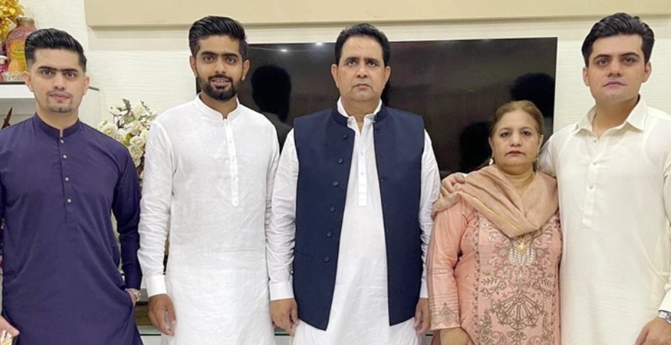 বাবর যখন ভারতকে হারান, হাসপাতালে লড়ছিলেন মা