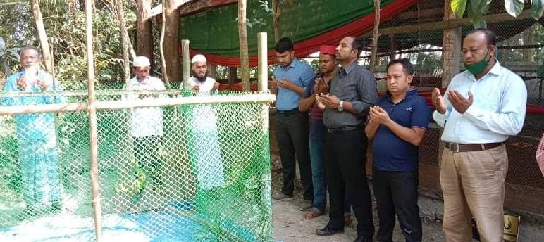 লালমাইয়ে প্রবাসী জসীমের কবর জিয়ারতে দুবাইয়ের তেলাল কোম্পানির প্রতিনিধি 