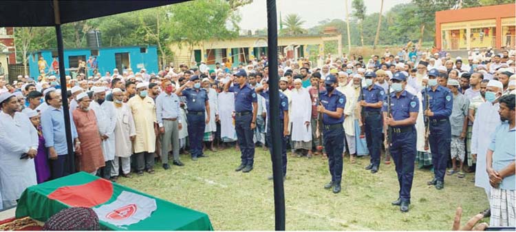 দেবীদ্বারে মুক্তিযোদ্ধা আবুল বাশার ভূঁইয়াকে রাষ্ট্রীয় মর্যাদায় দাফন