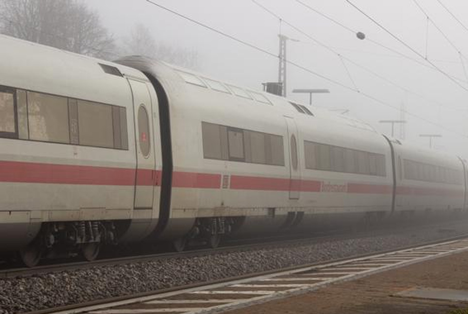 জার্মানিতে ট্রেনে ছুরি হামলা, আহত ৩