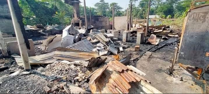 শাহরাস্তির ধোপল্লা বাজারে ৬ টি দোকান পুড়ে ছাই 