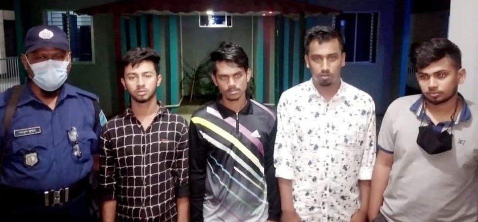 কুমিল্লায় ধর্ষণের ঘটনায় ৪ যুবক গ্রেফতার