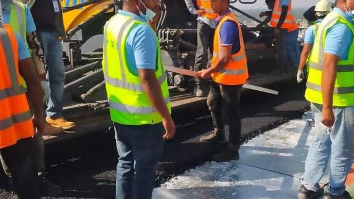 পদ্মা সেতুর পিচ ঢালাইয়ের কাজ শুরু