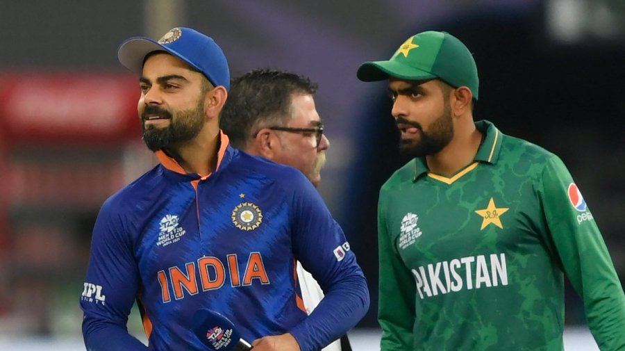 ৫৬ রান করলেই কোহলিকে ছাড়িয়ে যাবেন বাবর