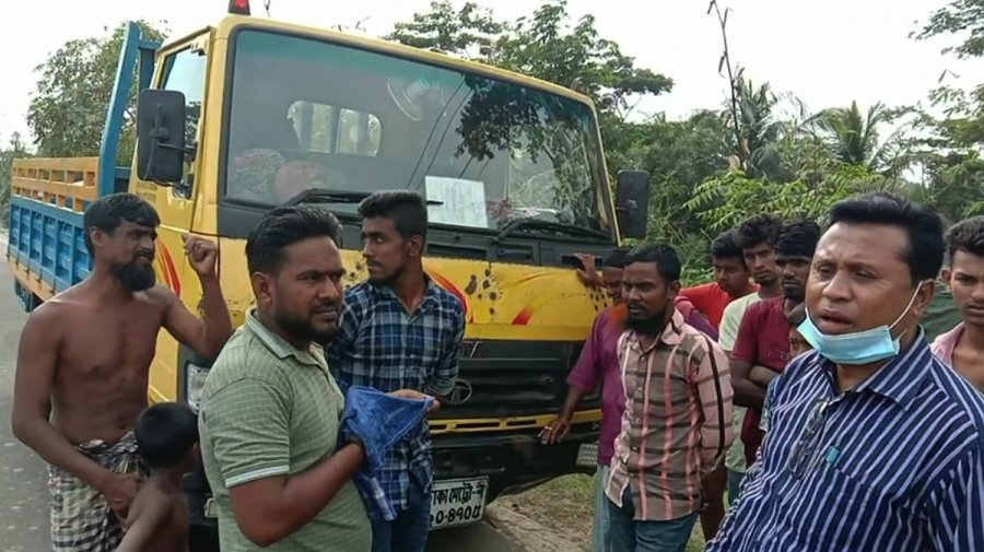 মোটরসাইকেলে ট্রাকের ধাক্কায় একজন নিহত