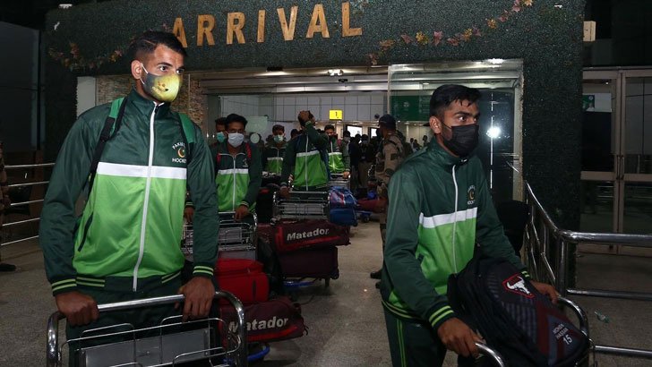 অবশেষে ভারত গেল পাকিস্তান দল