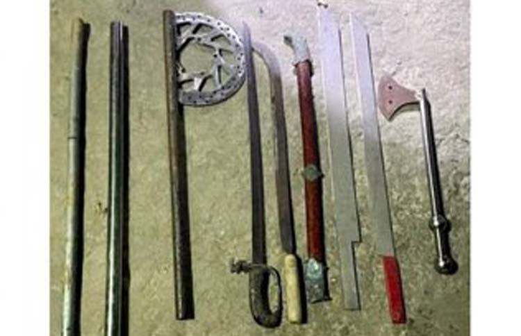 বরুড়ায় নির্বাচনী সহিংসতায় আহত ৪ স্বতন্ত্র প্রার্থীর বাড়ি ভাংচুর, অস্ত্র উদ্বার