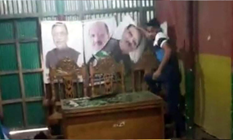  ব্রাহ্মণপাড়ায় বাবা নৌকা না পাওয়ায় দলীয় কার্যালয়ে ছেলের ভাঙচুর