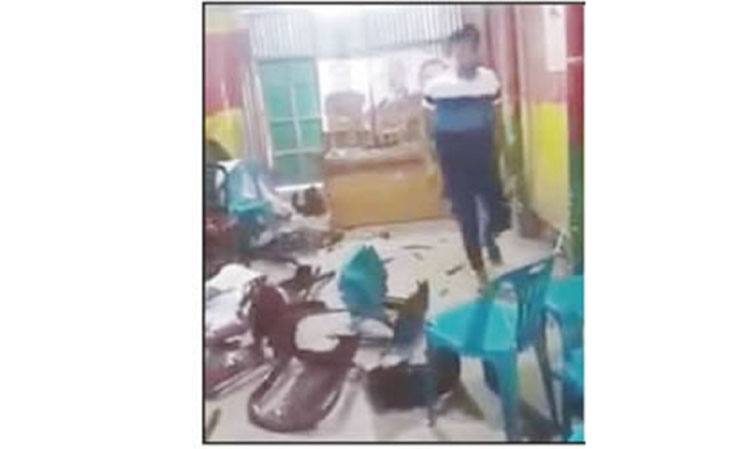 বাবা নৌকা না পাওয়ায় দলীয় কার্যালয়ে ছেলের ভাঙচুর