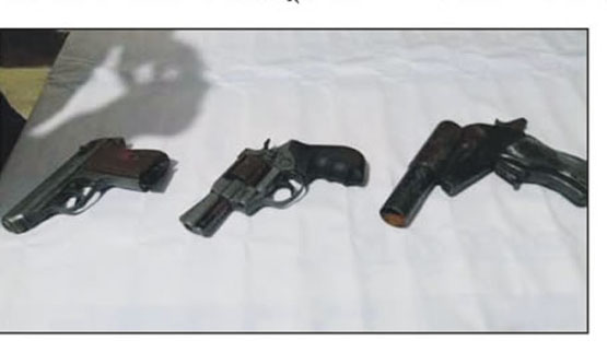 কুমিল্লায় তিনটি আগ্নেয়াস্ত্র ও গুলিসহ ১ ব্যক্তি আটক