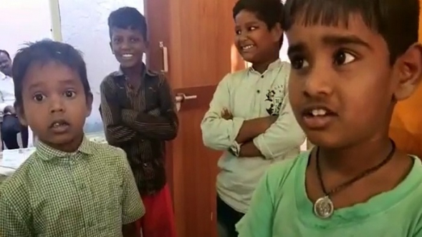 চুরি হয়েছে পেনসিল, সহপাঠির বিরুদ্ধে মামলা করতে থানায় হাজির ক্ষুদে