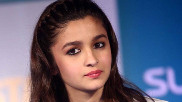 অভিনেত্রী আলিয়া ভাটের হৃদয়স্পর্শী নোট সোশ্যাল মিডিয়ায় ভাইরাল