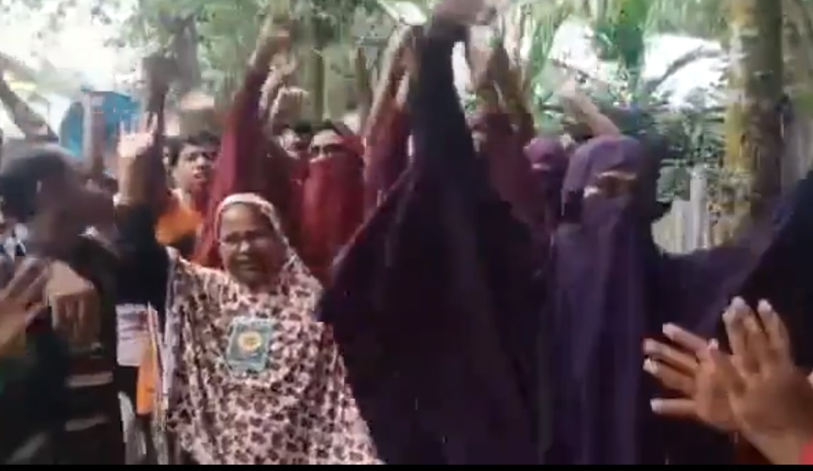 বোরকা পরিয়ে পুরুষ নাচানো বরুড়ার সেই নারী প্রার্থীর জয়