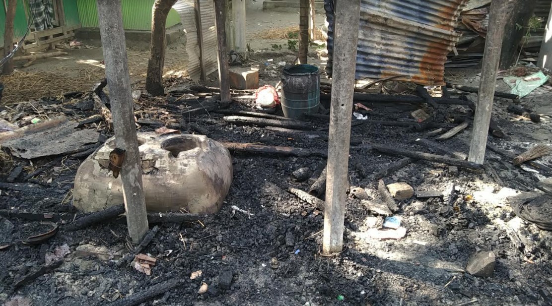 শাহরাস্তিতে অগ্নিকাণ্ডে দুটি ঘর পুড়ে ছাই