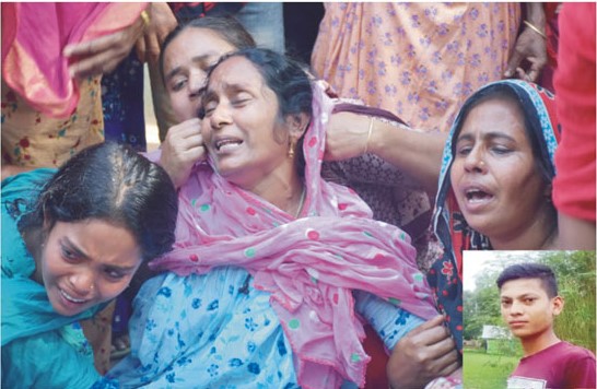 বেপরোয়া মোটরসাইকেল সড়কে নিভলো হেলমেটহীন যুবকের প্রাণ