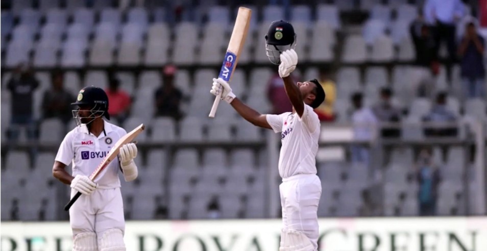 কোহলির শূন্য, ‘ঘরের ছেলে’র স্পিন সামলে মায়াঙ্কের সেঞ্চুরি