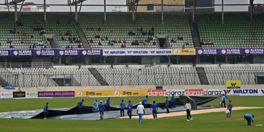 কোনো বল না গড়াতেই লাঞ্চের বিরতি