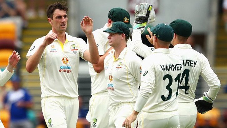 কামিন্সের বীরত্বে ১৪৭ রানে গুটিয়ে গেল ইংল্যান্ড