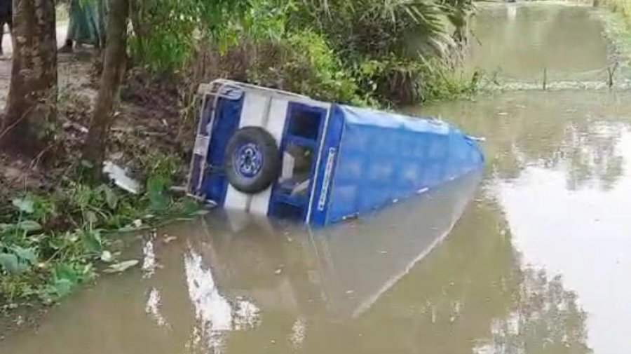 বুড়িচং এ অটোরিকশার চাকায় চাদর পেঁচিয়ে প্রাণ গেলো চালকের