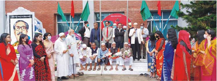 ইস্টার্ন মেডিকেল কলেজে বর্ণাঢ্য আয়োজনে কুমিল্লা মুক্ত দিবস পালন