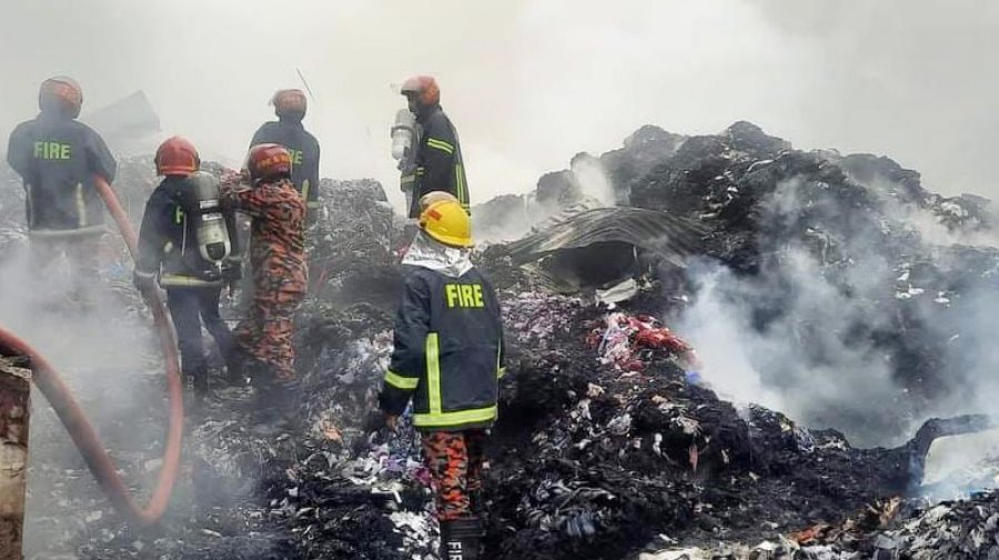 চট্টগ্রামে ঝুট গুদামে অগ্নিকাণ্ড
