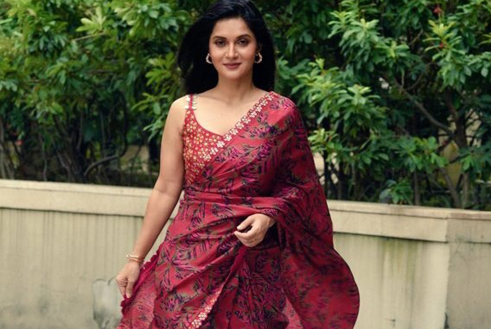 পারিবারিক নির্যাতনের বিরুদ্ধে রুখে দাঁড়ানোর ডাক মিথিলার