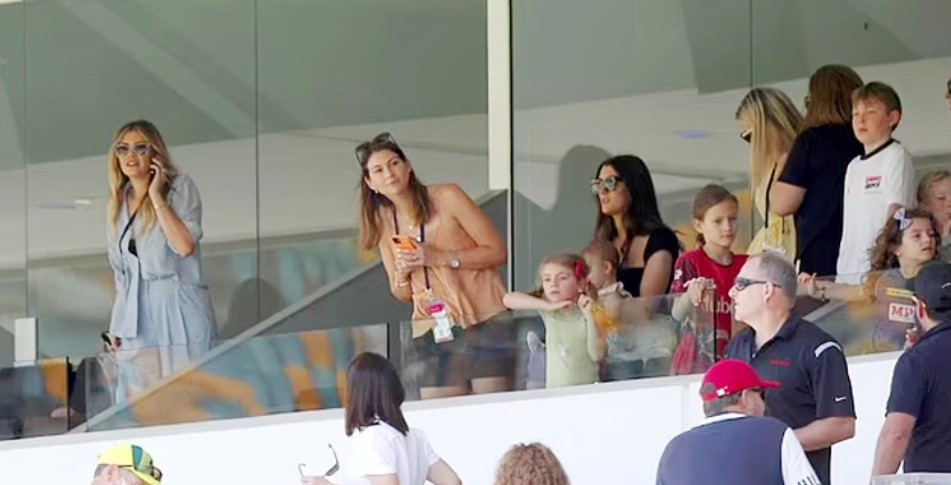 খেলা দেখতে গিয়ে দর্শকদের মারামারি দেখলেন লিয়ন-রুটদের স্ত্রীরা