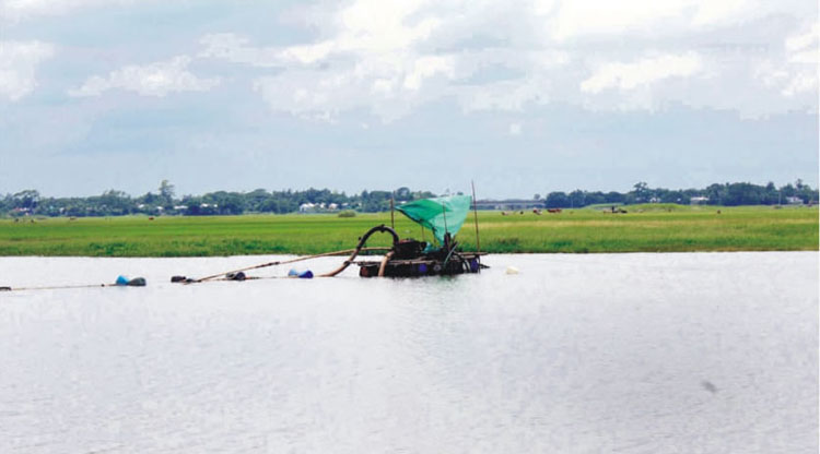 অবৈধ ড্রেজারে মাটি কাটার মহোৎসব 