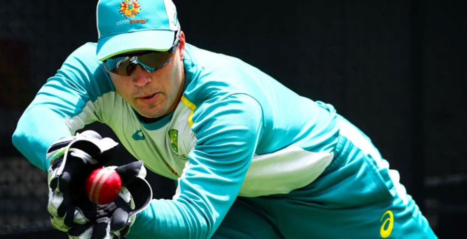 অভিষেকেই উইকেটের পেছনে ক্যাচ ধরার রেকর্ড ক্যারের