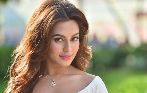 ইউনিভার্সিটি অব লন্ডন থেকে আইন পাস করলেন নুসরাত