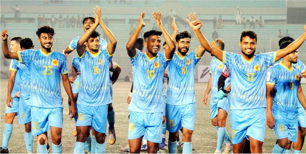 ফাইনালে চোখ আবাহনীর