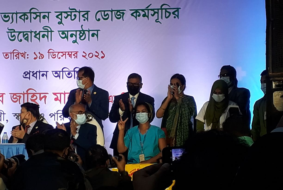 দেশে কভিডের প্রথম বুস্টার ডোজ নিলেন সেই রুনু ভেরোনিকা