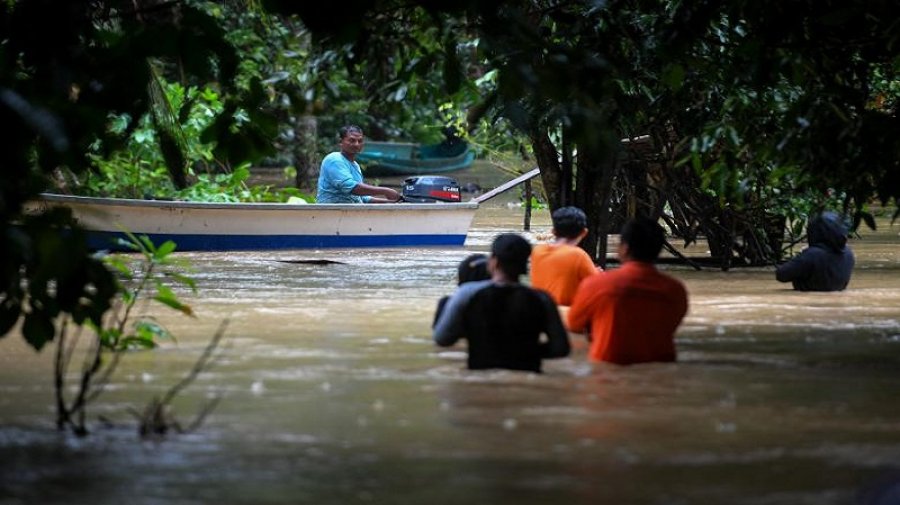 মালয়েশিয়ায় ভারী বৃষ্টি ও বন্যায় ঘর ছাড়া ১১ হাজার মানুষ