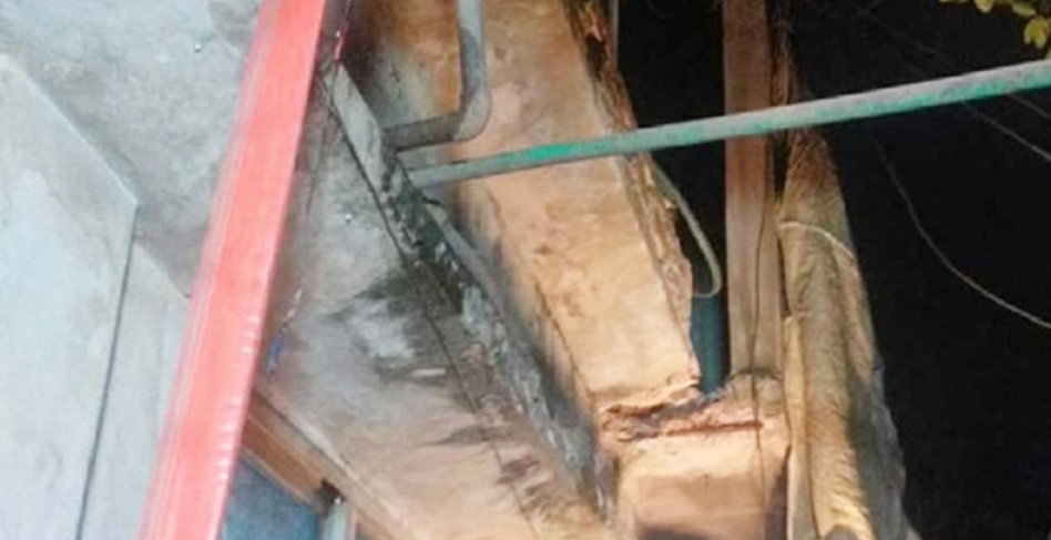 ‘খাল খননে’ চট্টগ্রামে হেলে পড়লো দুই ভবন