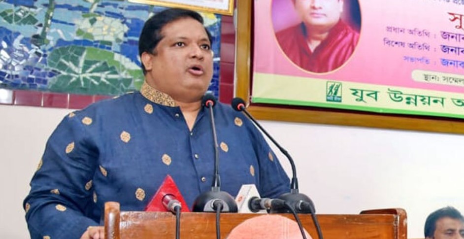 নারী ফুটবল দলকে ক্রীড়া প্রতিমন্ত্রীর অভিনন্দন