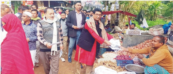 আমড়াতলীতে নৌকার প্রচারনায় উপজেলা চেয়ারম্যান এড. টুটুল