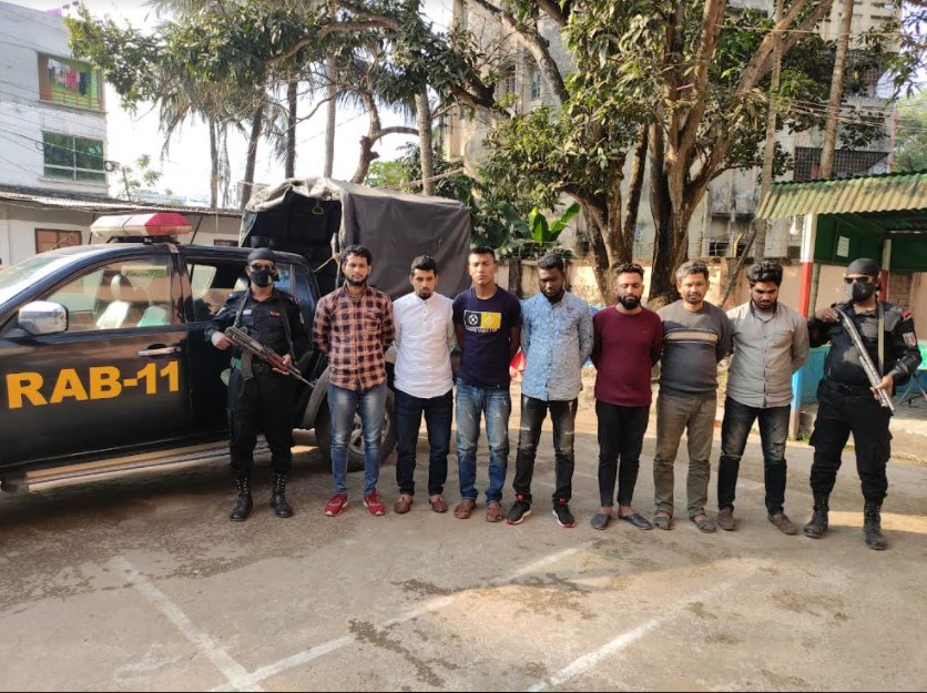 কুমিল্লায় নির্বাচনের আগেরদিন ২৯ ককটেলসহ আটক সাত