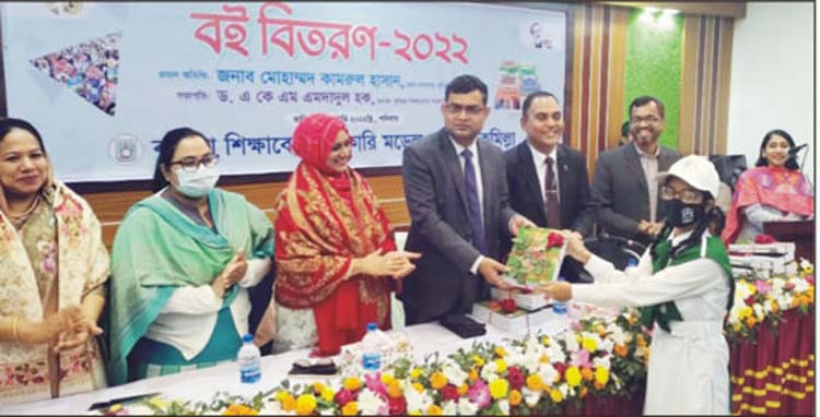 মানসম্মত পাঠদানে শিক্ষার্থীদের পাশাপাশি শিক্ষকদেরও অধ্যয়ন করতে হবে- জেলা প্রশাসক